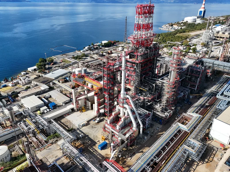 700 mln euro na paliwo i bezpieczeństwo. Chorwacja zbroi Adriatyk w zmodernizowaną rafinerię