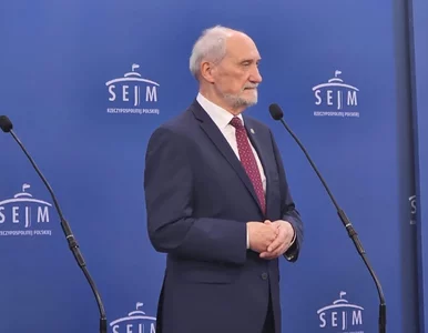 Miniatura: Macierewicz chce wrócić do łask....