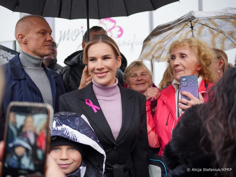 Marta Nawrocka już na emeryturze. Tyle wyniosą jej trzynastka i czternastka