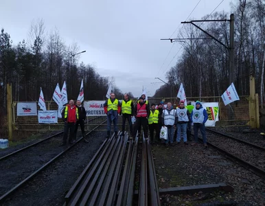 Miniatura: Górnicy wciąż protestują i blokują dostawy...