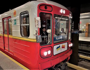 Miniatura: Stare wagony metra odchodzą na emeryturę,...