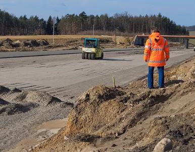 Miniatura: Budowa drogi ekspresowej S12. Powstanie...