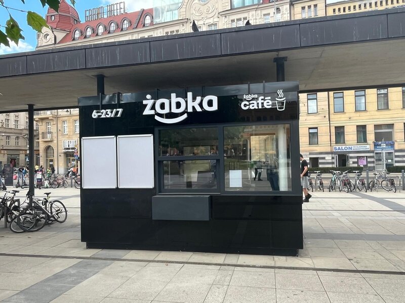 Ma tylko 8 metrów kwadratowych. To najmniejsza Żabka w Polsce