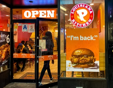 Miniatura: Popeyes podąża za wirusowym trendem....
