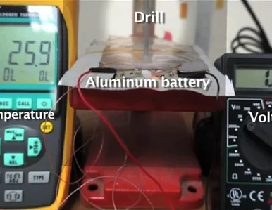 Miniatura: Naukowcy stworzyli nową baterię. Ładuje...