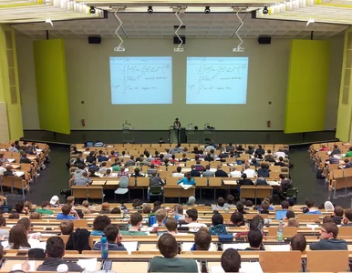 Miniatura: Nie wszystkich będzie stać na studiowanie....