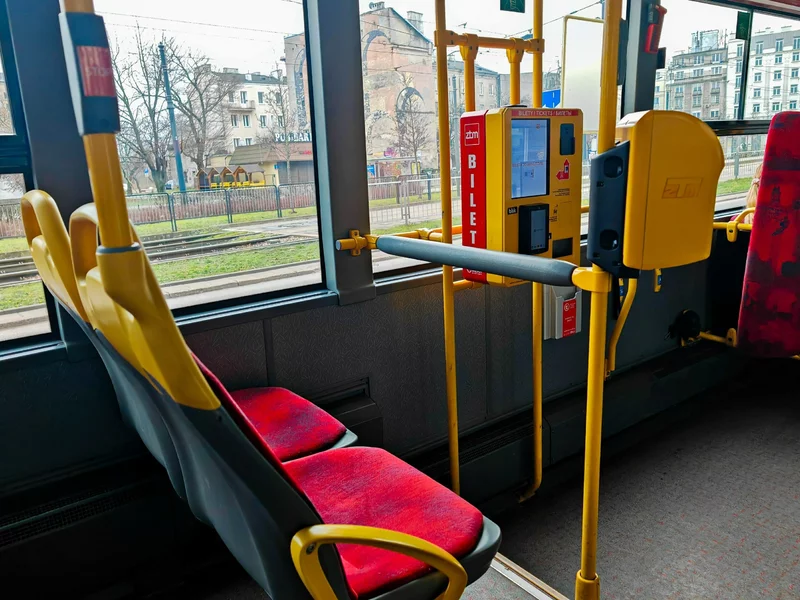 Nie muszą kasować biletu. W tych miastach komunikacją pojadą za darmo