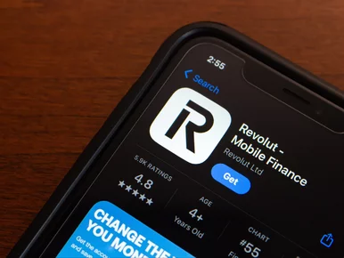 Miniatura: Blokady kont i brak informacji? Revolut ma...