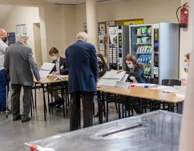 Miniatura: Więcej pieniędzy dla członków komisji...
