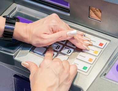 Miniatura: Kto jeszcze wypłaca gotówkę z bankomatu?...
