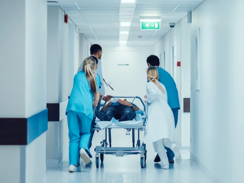 Operacje wstrzymane, kolejki rosną. Szpitale liczą straty, NFZ łata budżet