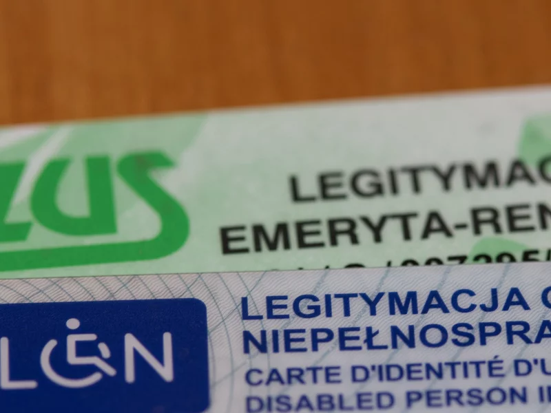 Od 13 lipca legitymacja emeryta-rencisty po nowemu. Co muszą zrobić seniorzy?