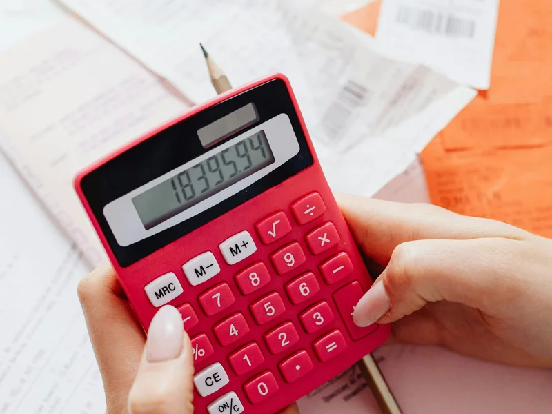 KSeF co prawda wystartował, ale firmy stawiają na papier. Gminy też