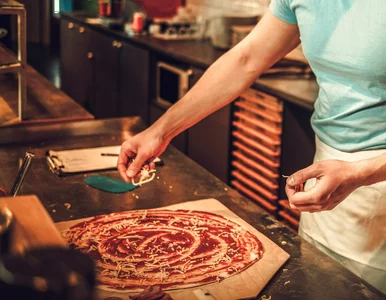 Miniatura: Polakom znudziły się pizzerie? Coraz mniej...