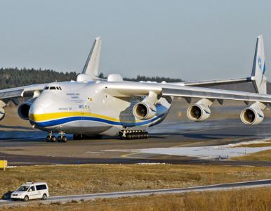 Miniatura: Gigantyczny Antonow AN-225 wyruszył do...