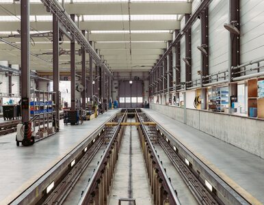 Miniatura: Fabryka z własną stacją kolejową –...