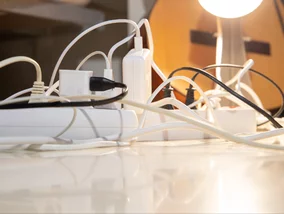 Miniatura: Ten sprzęt „zjada” prąd w nocy. Wyłącz go...