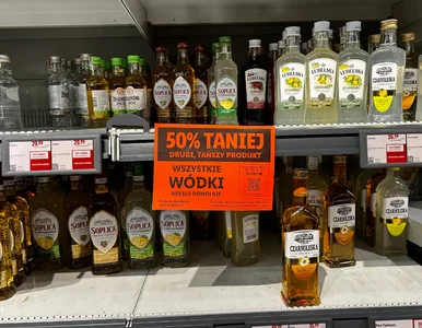 Miniatura: Polska pijana w weekend. Ten sklep kusi...