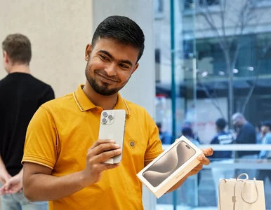 Miniatura: Dziś premiera iPhone'a 15. Wielkie kolejki...