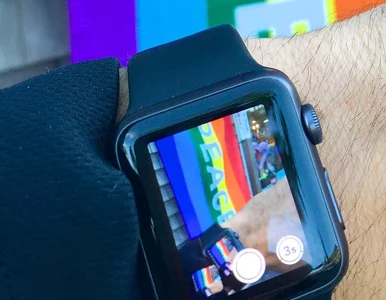 Miniatura: Twierdzi, że iPhone zrobił z niego geja....