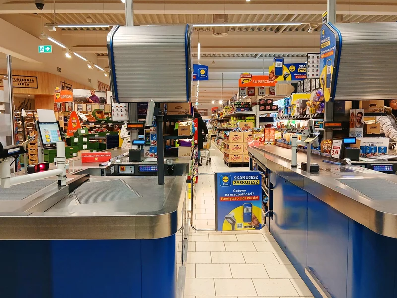 Biedronka i Lidl ogłaszają zmiany godzin otwarcia. Klienci mogą się zdziwić