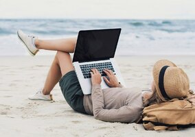 Miniatura: Polacy nie potrafią odciąć się od pracy na...