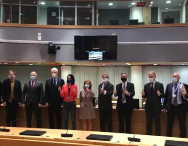Miniatura: „Teraz Europa może rozpocząć odbudowę”....