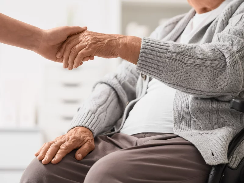 Seniorzy coraz częściej decydują się na ten krok. W 2025 r. padł rekord