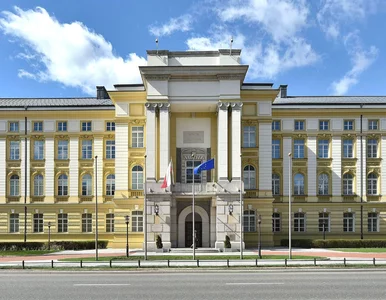 Miniatura: Nagrody w ministerstwach. Ile w pandemii...