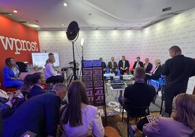 Miniatura: Debaty i kilkadziesiąt rozmów w Strefie...
