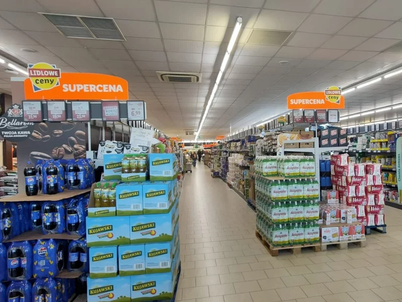 Znamy najbogatszego Niemca. Polacy robią zakupy w jego sklepach