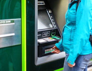 Miniatura: Polacy korzystali z bankomatów najrzadziej...