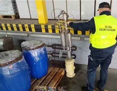 Miniatura: 150 l bimbru już czekało na konsumpcję....