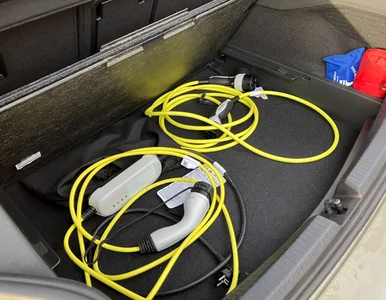 Miniatura: Po 2035 roku auta spalinowe jednak dostaną...